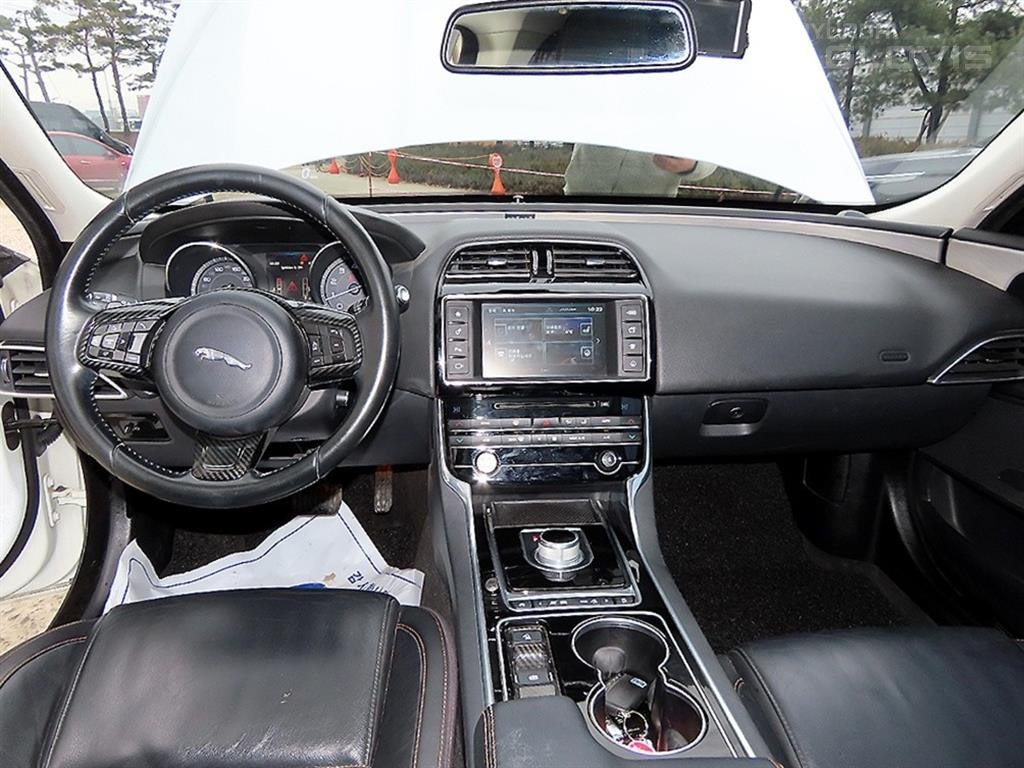 JAGUAR XE 2.0 20t