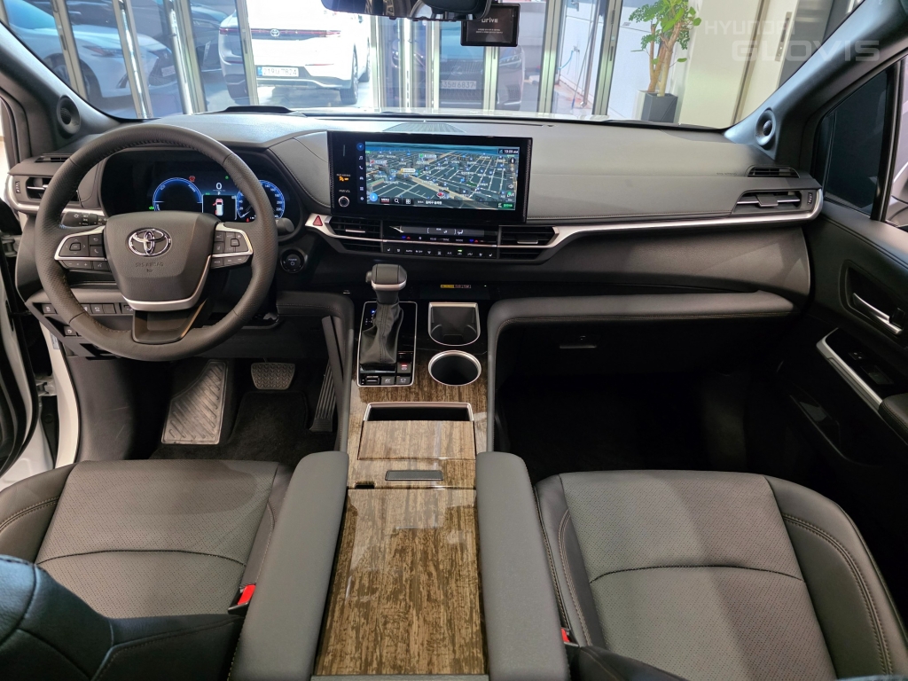 TOYOTA Sienna (4th Generation) 2.5 2WD Hybrid