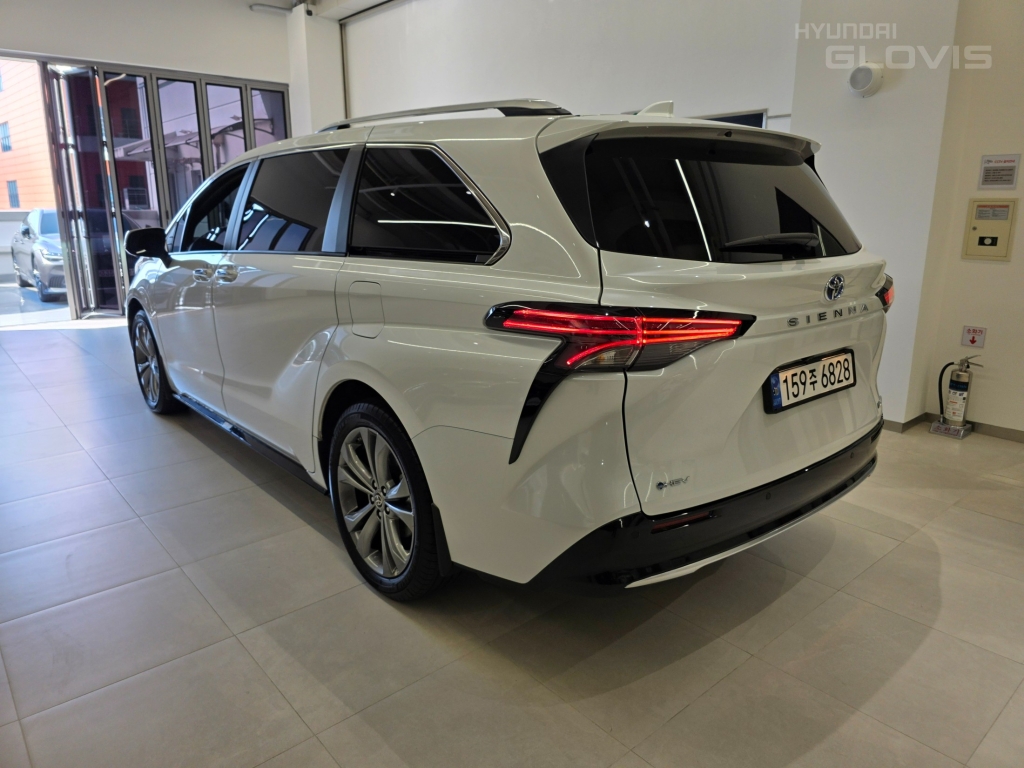 TOYOTA Sienna (4th Generation) 2.5 2WD Hybrid