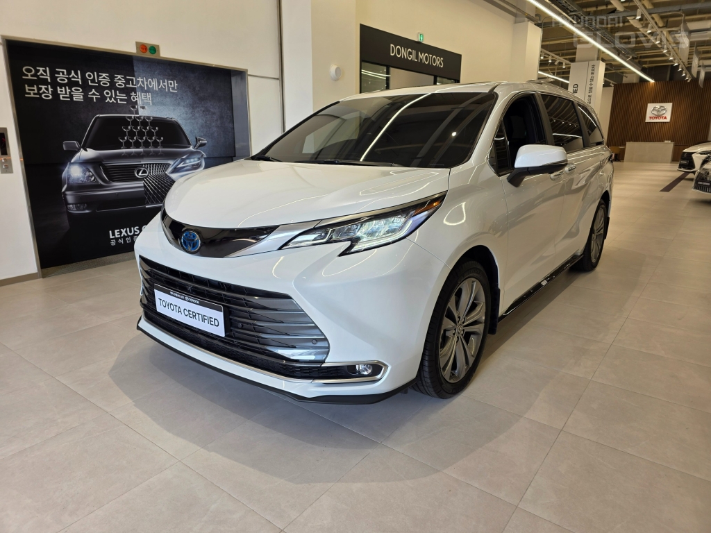 TOYOTA Sienna (4th Generation) 2.5 2WD Hybrid