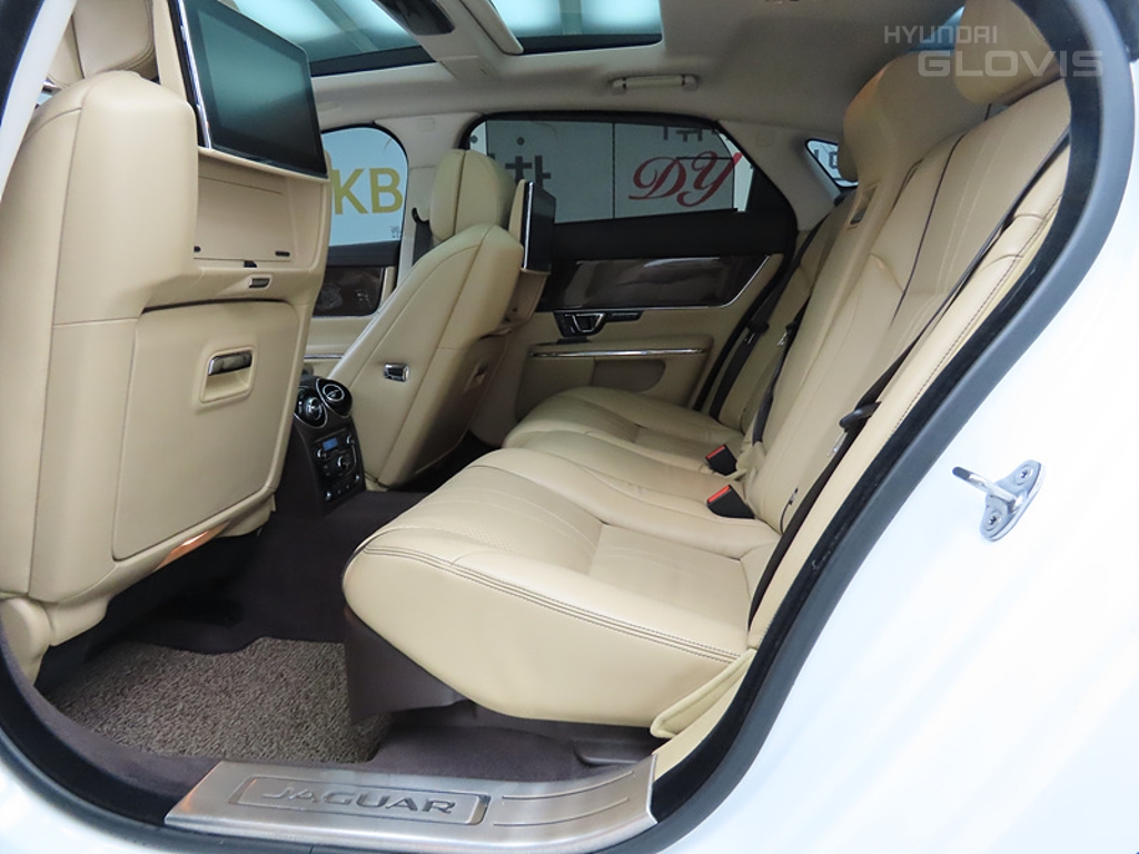 JAGUAR XJ (8th Generation) 3.0D LWB