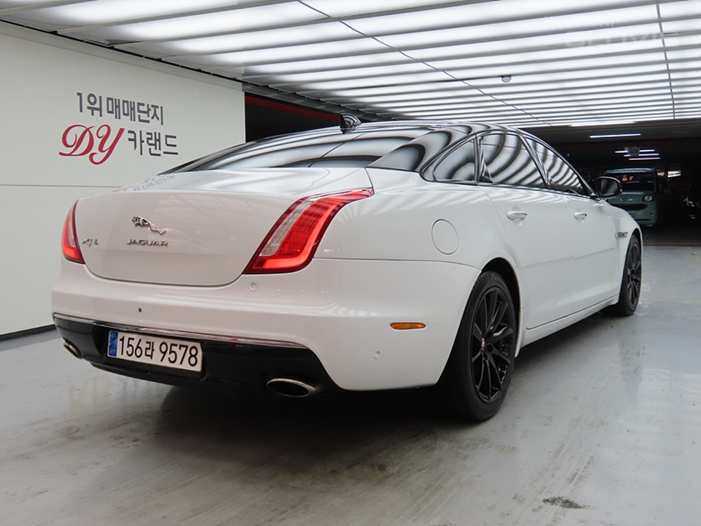 JAGUAR XJ (8th Generation) 3.0D LWB