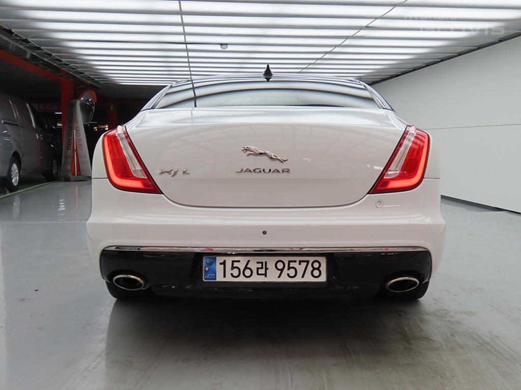 JAGUAR XJ (8th Generation) 3.0D LWB