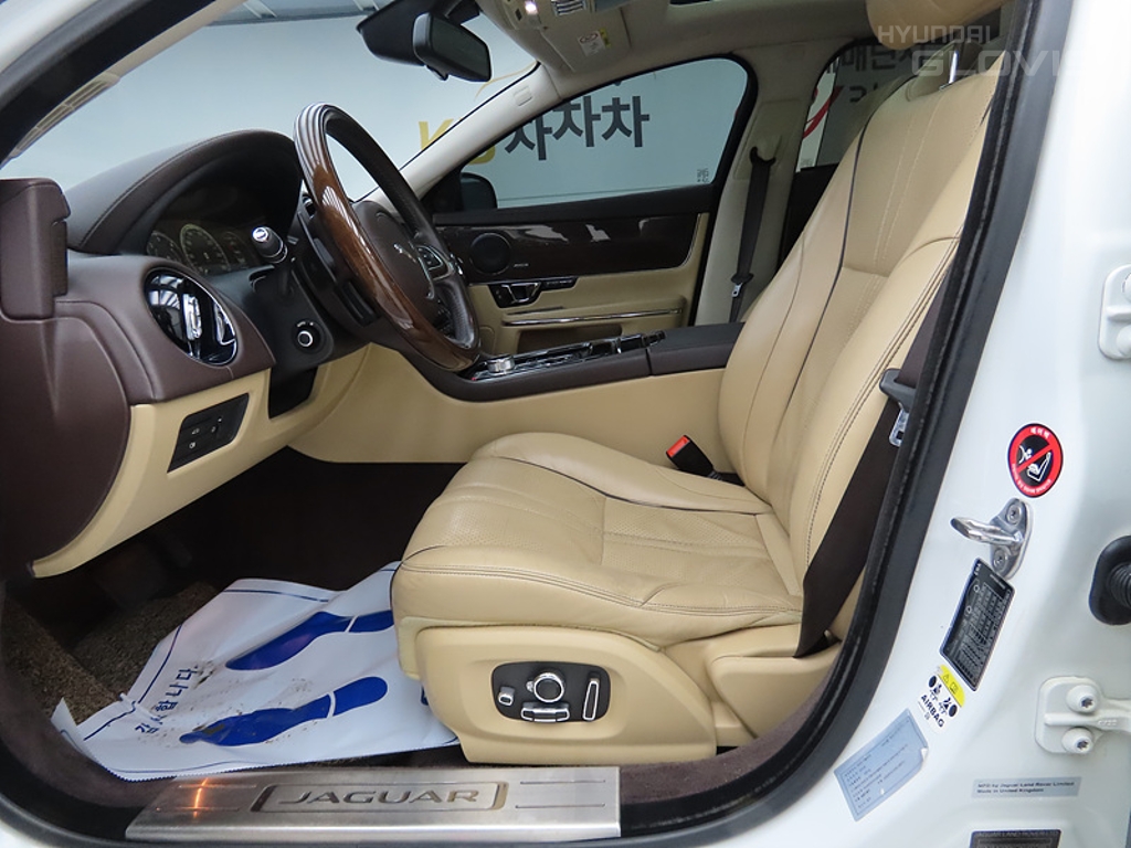 JAGUAR XJ (8th Generation) 3.0D LWB