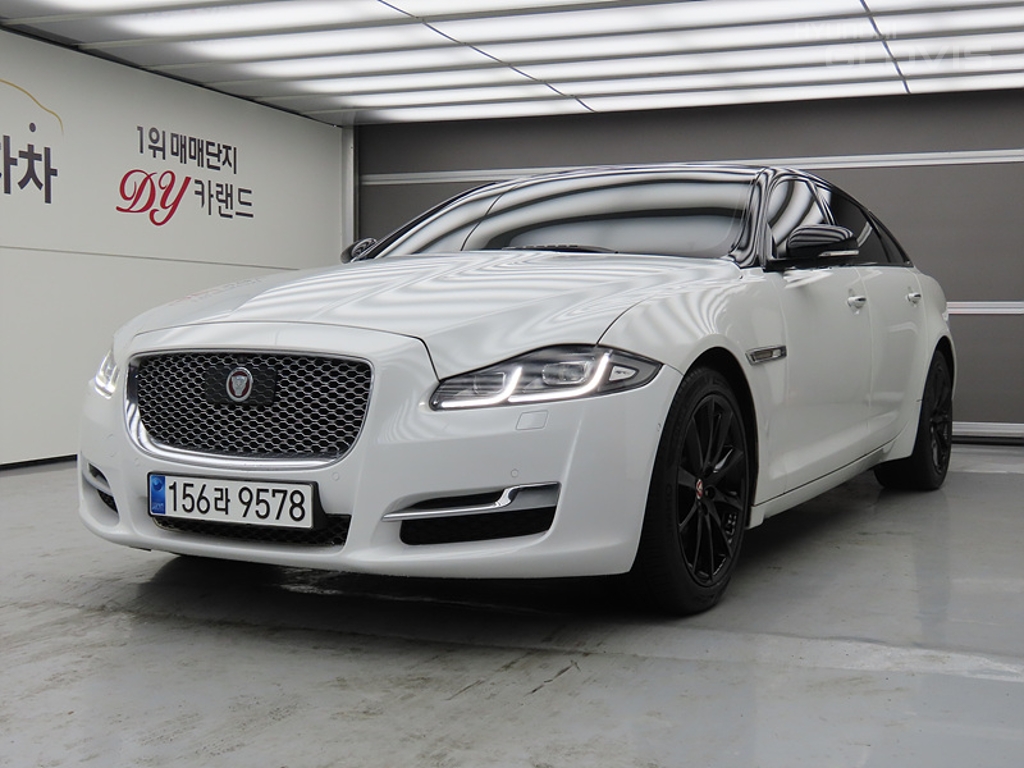 JAGUAR XJ (8th Generation) 3.0D LWB