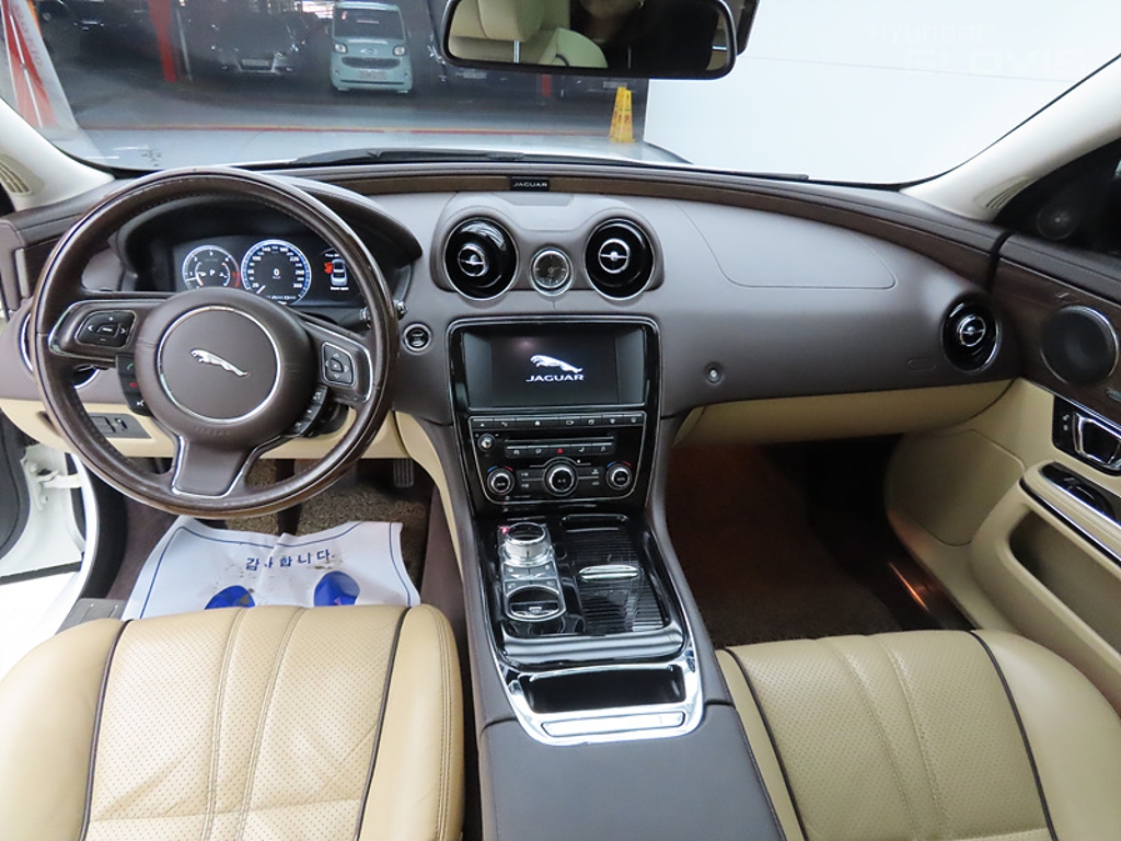 JAGUAR XJ (8th Generation) 3.0D LWB