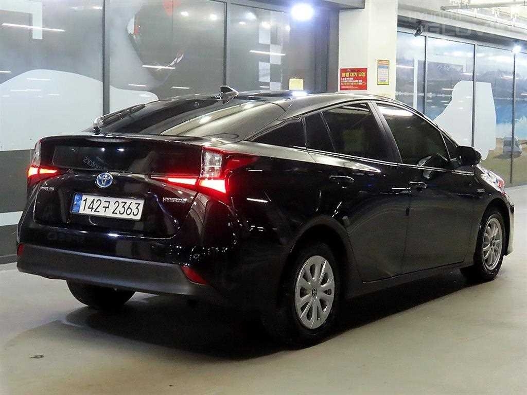 TOYOTA Prius (4th Generation) 1.8