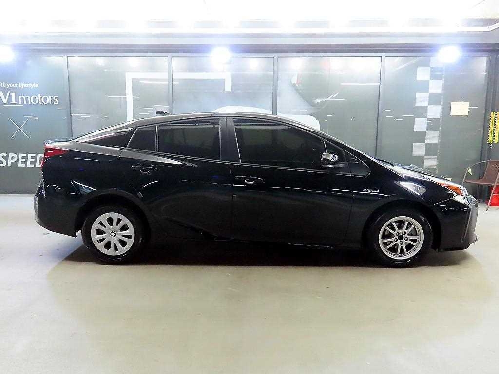 TOYOTA Prius (4th Generation) 1.8