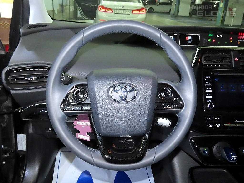 TOYOTA Prius (4th Generation) 1.8