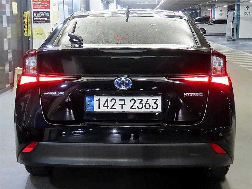 TOYOTA Prius (4th Generation) 1.8