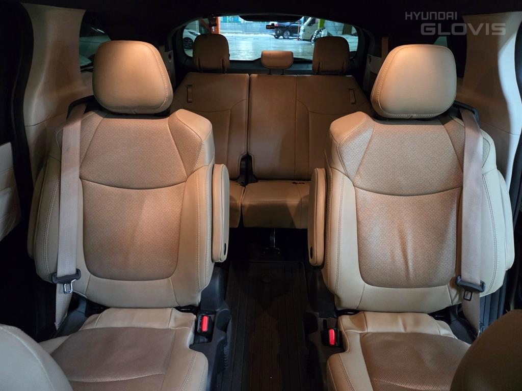 TOYOTA Sienna (4th Generation) 2.5 2WD Hybrid