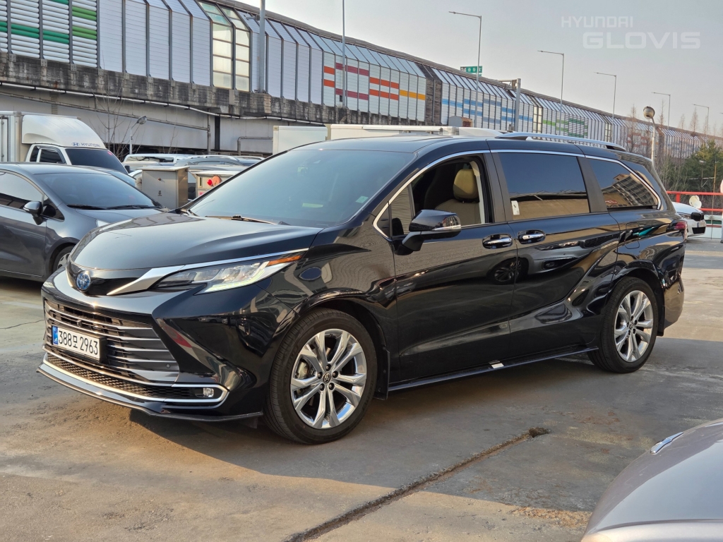 TOYOTA Sienna (4th Generation) 2.5 2WD Hybrid