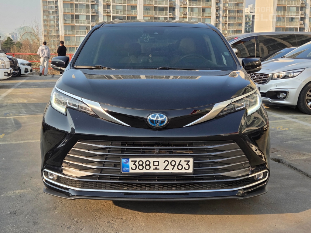 TOYOTA Sienna (4th Generation) 2.5 2WD Hybrid