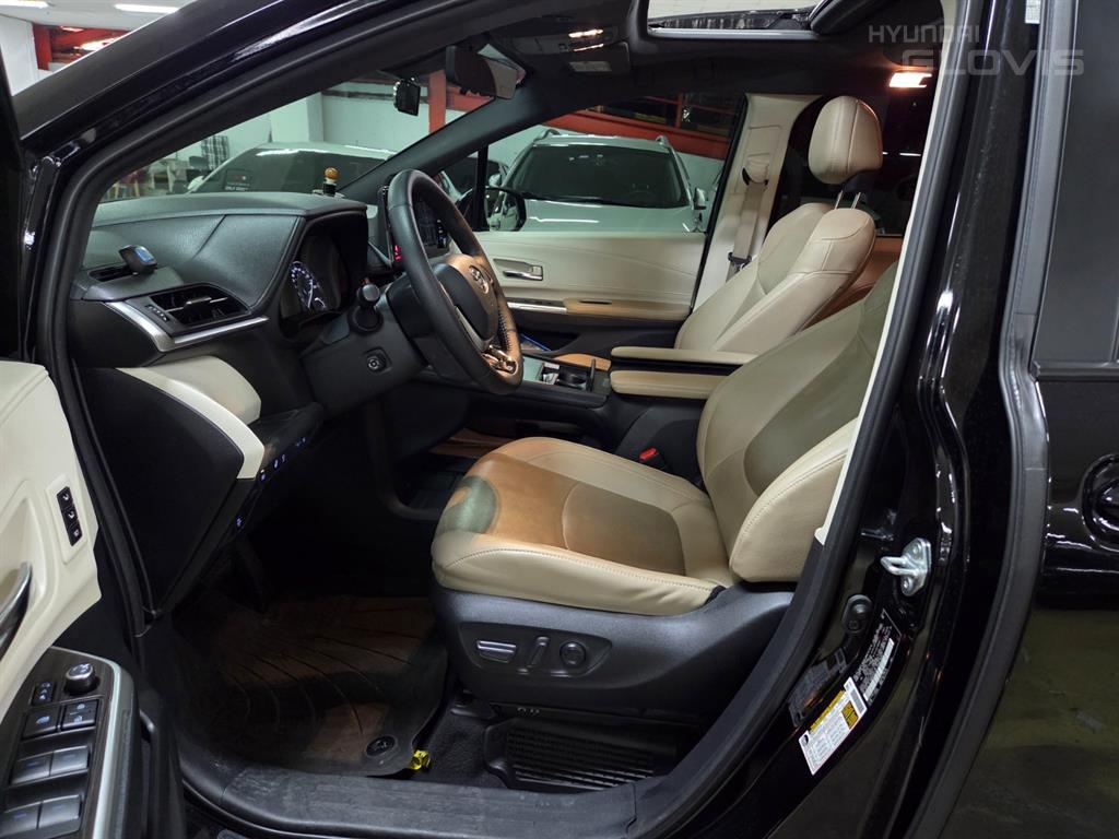 TOYOTA Sienna (4th Generation) 2.5 2WD Hybrid