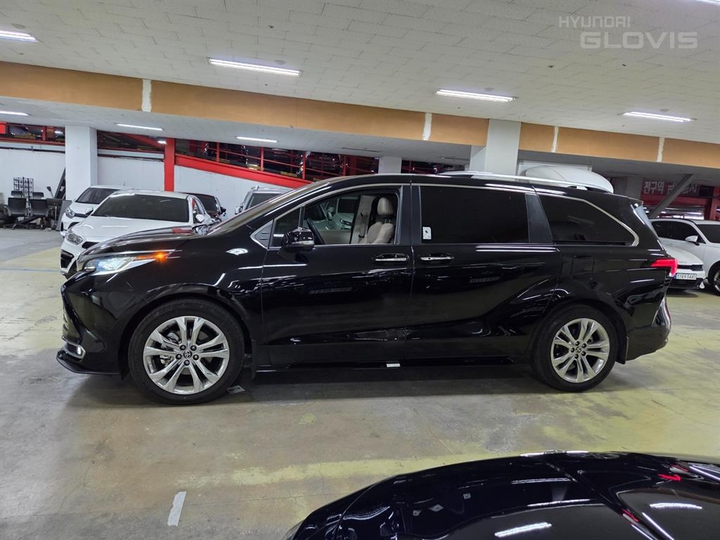 TOYOTA Sienna (4th Generation) 2.5 2WD Hybrid