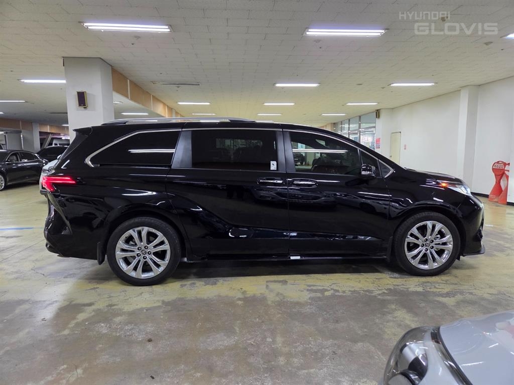 TOYOTA Sienna (4th Generation) 2.5 2WD Hybrid