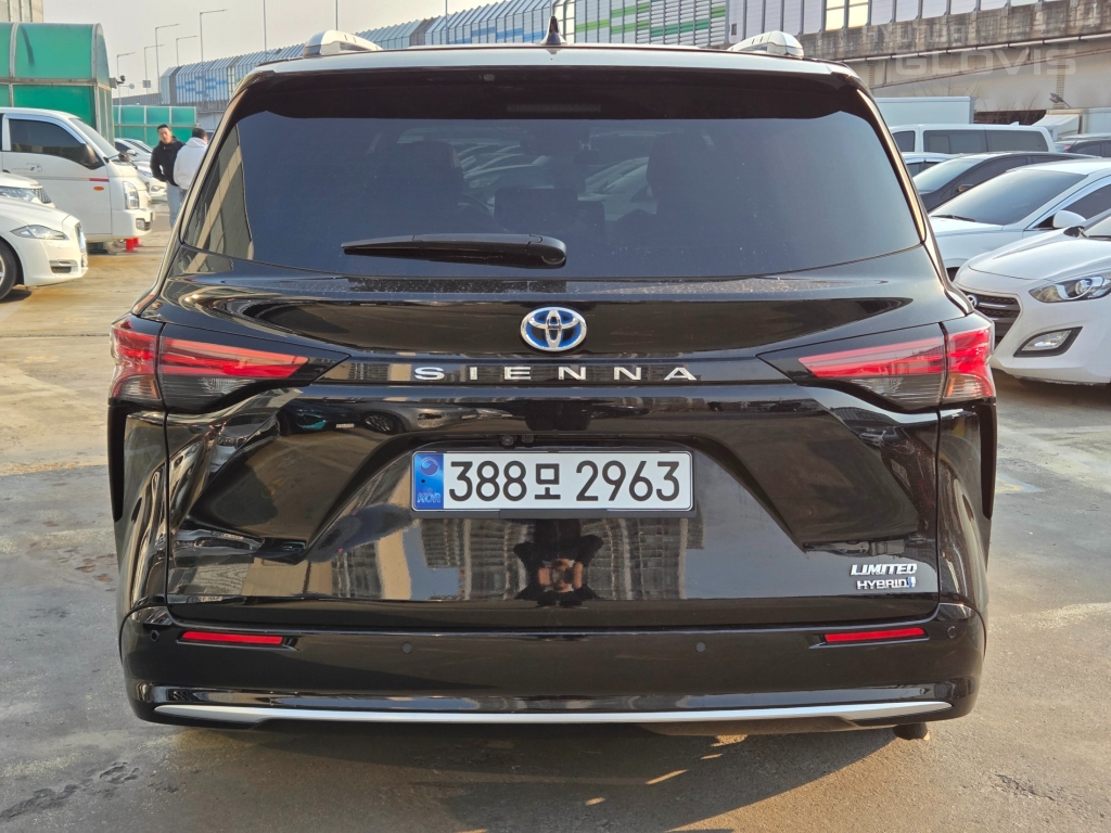 TOYOTA Sienna (4th Generation) 2.5 2WD Hybrid