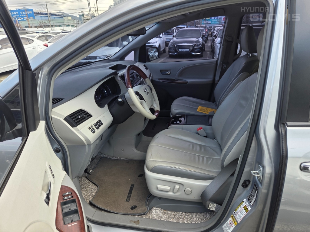 TOYOTA Sienna (3rd Generation) 3.5 Limited