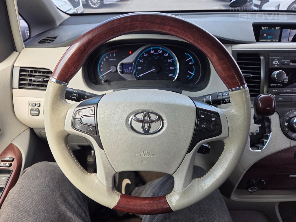 TOYOTA Sienna (3rd Generation) 3.5 Limited