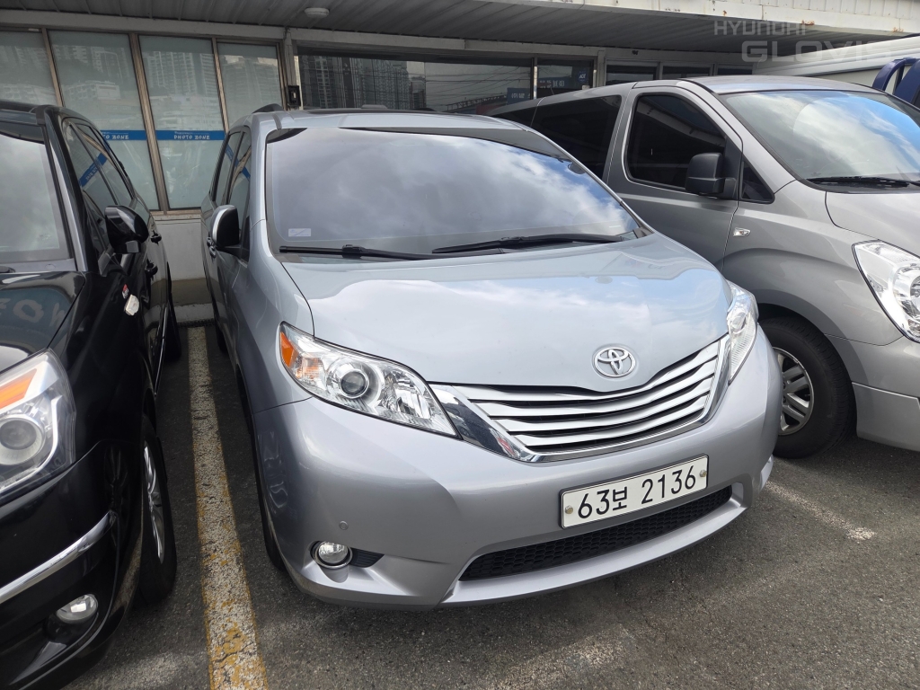 TOYOTA Sienna (3rd Generation) 3.5 Limited