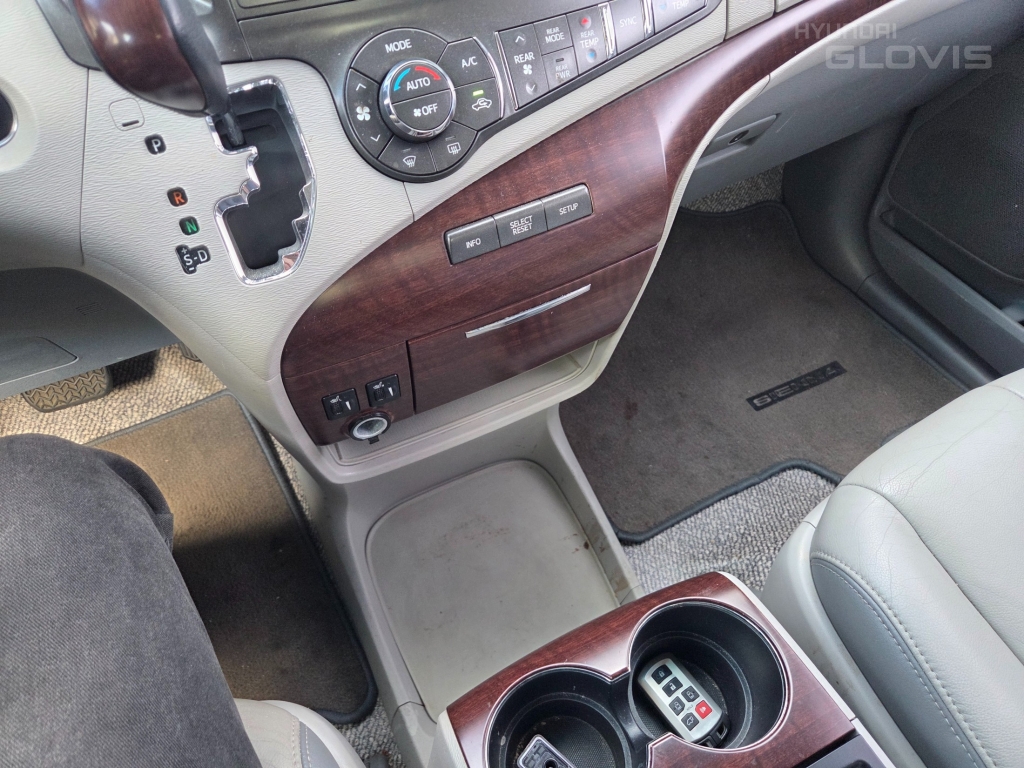 TOYOTA Sienna (3rd Generation) 3.5 Limited