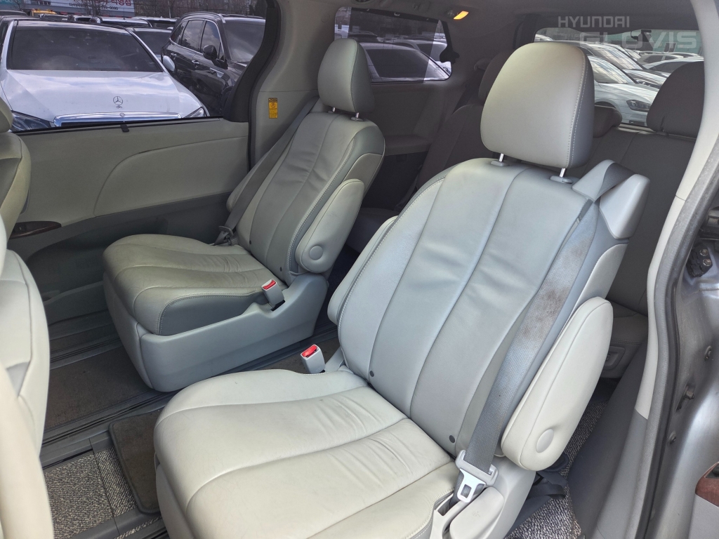 TOYOTA Sienna (3rd Generation) 3.5 Limited