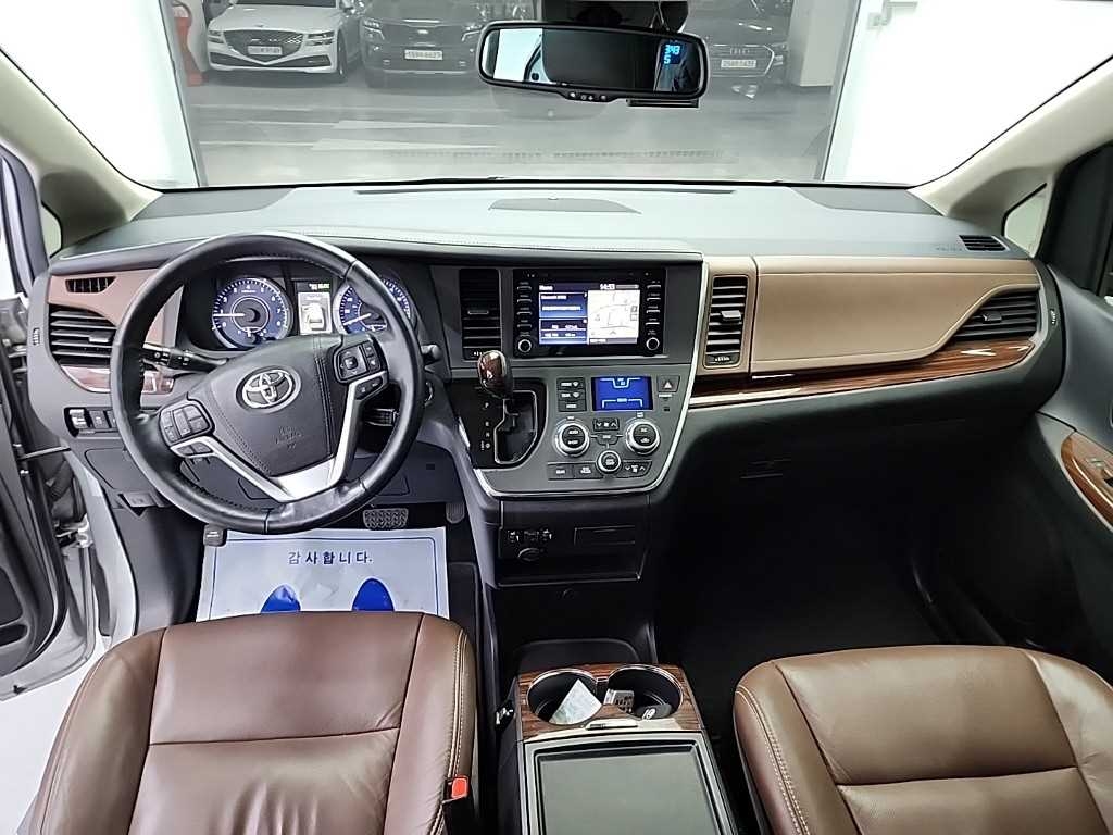 TOYOTA Sienna (3rd Generation) 3.5 AWD