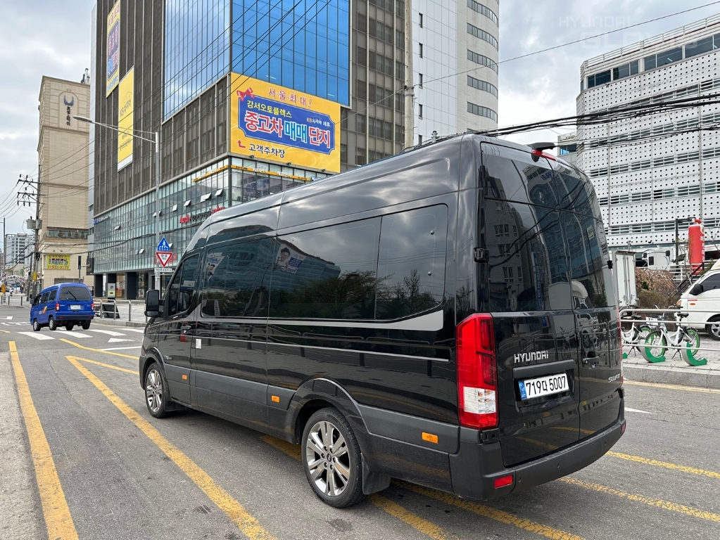 HYUNDAI Solati 15-Seater