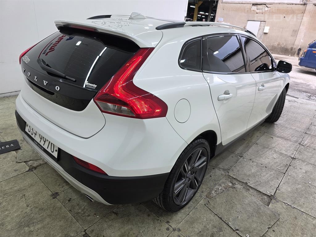VOLVO V40 Cross Country D4