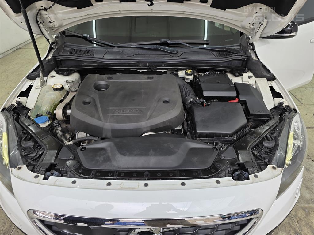 VOLVO V40 Cross Country D4