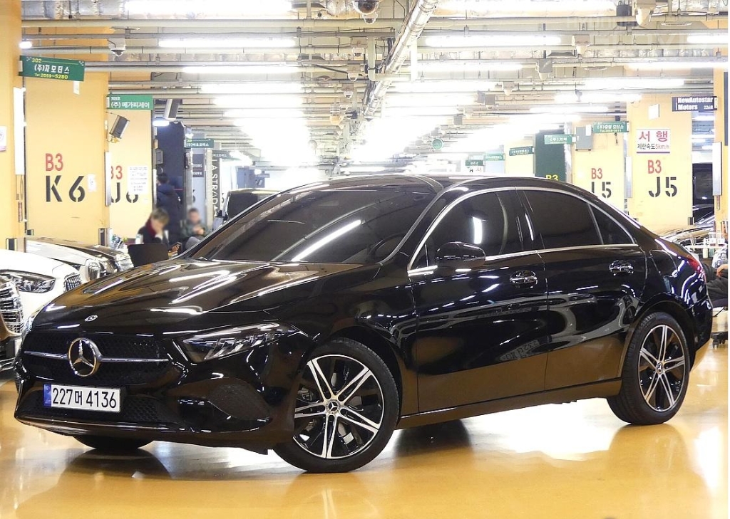 BENZ A-Class (4th Generation) A220 Sedan