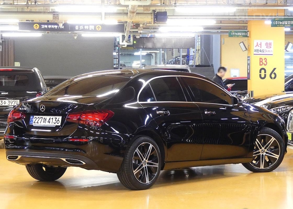 BENZ A-Class (4th Generation) A220 Sedan