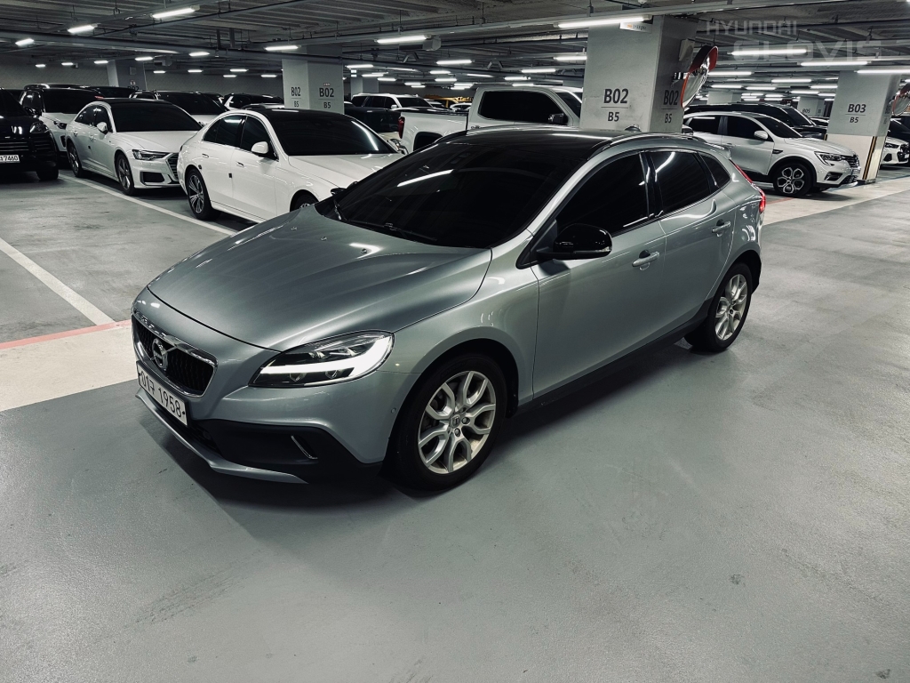 VOLVO V40 Cross Country D3