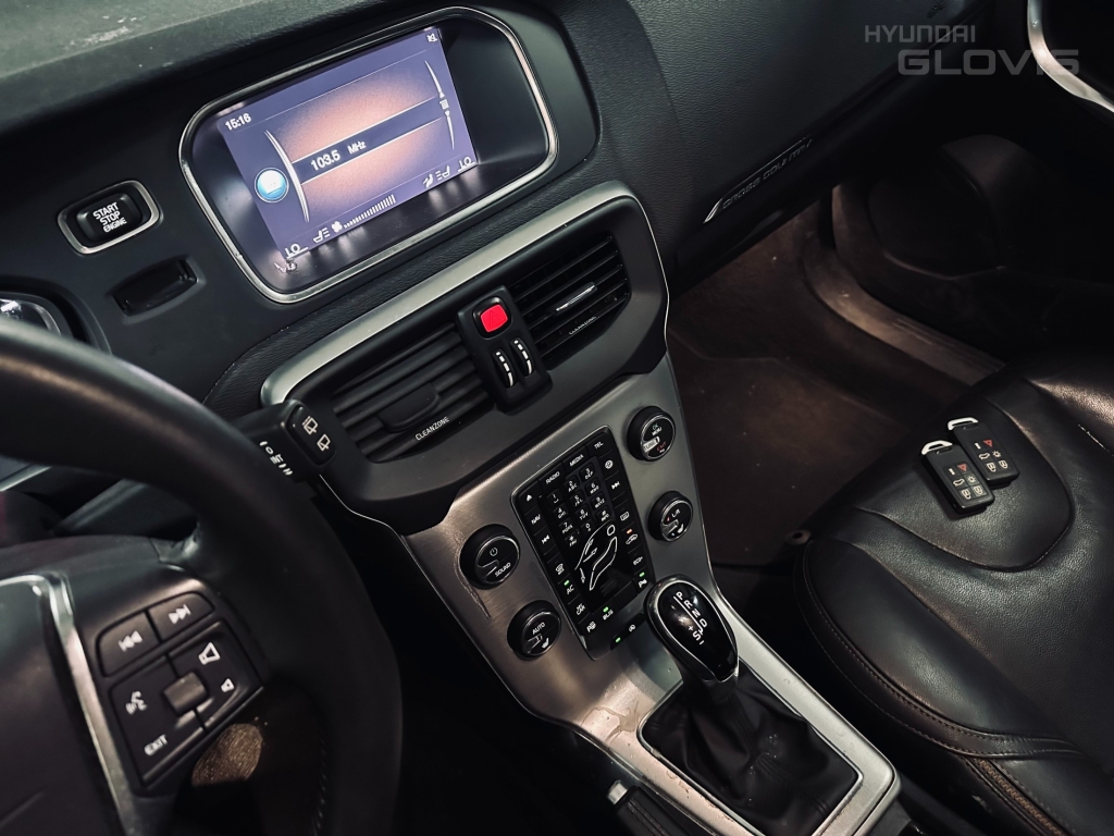 VOLVO V40 Cross Country D3