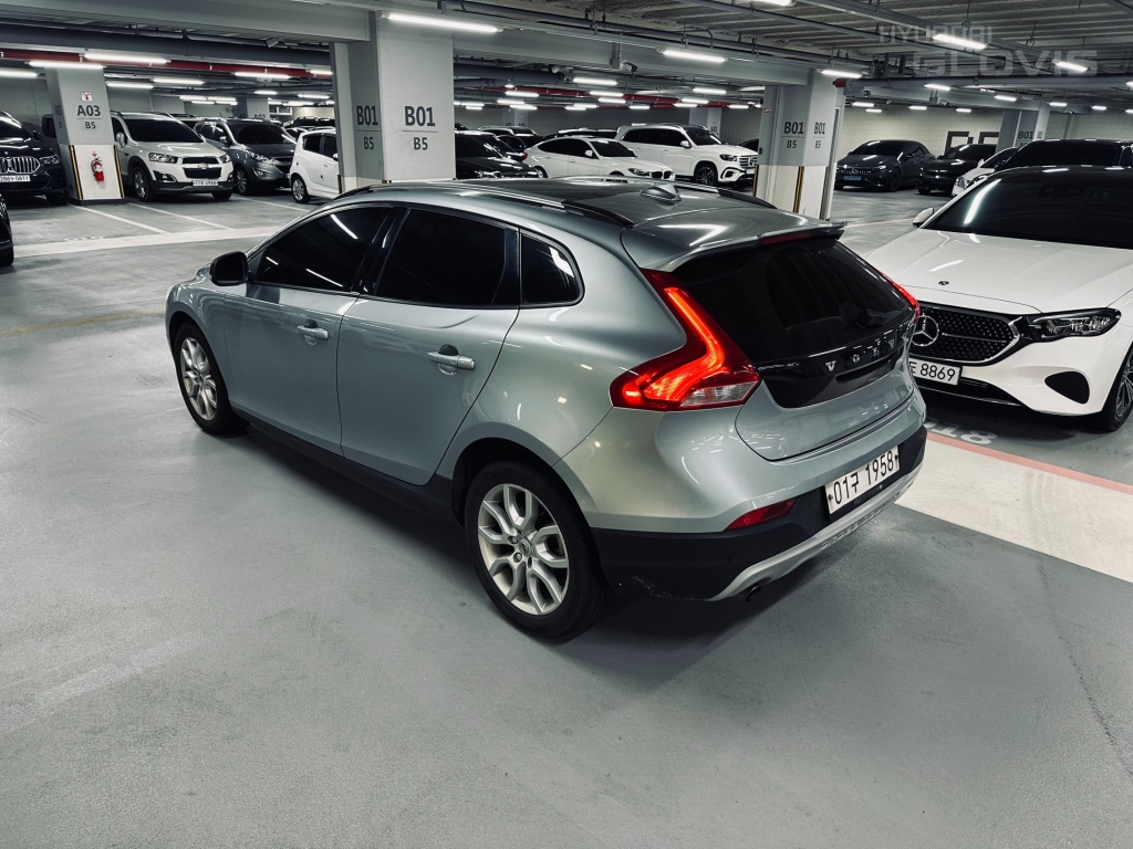 VOLVO V40 Cross Country D3