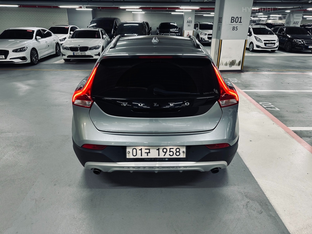 VOLVO V40 Cross Country D3