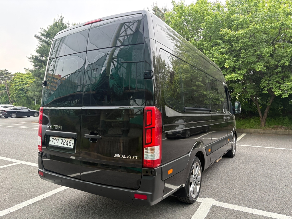 HYUNDAI Solati 15-Seater