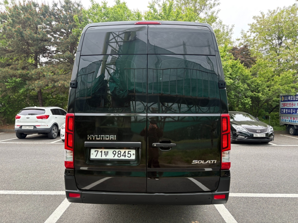 HYUNDAI Solati 15-Seater