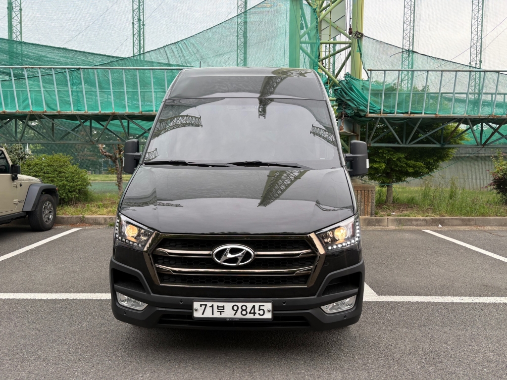 HYUNDAI Solati 15-Seater