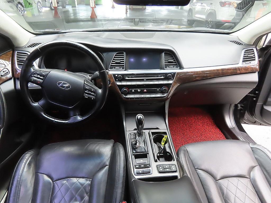 HYUNDAI Aslan G330