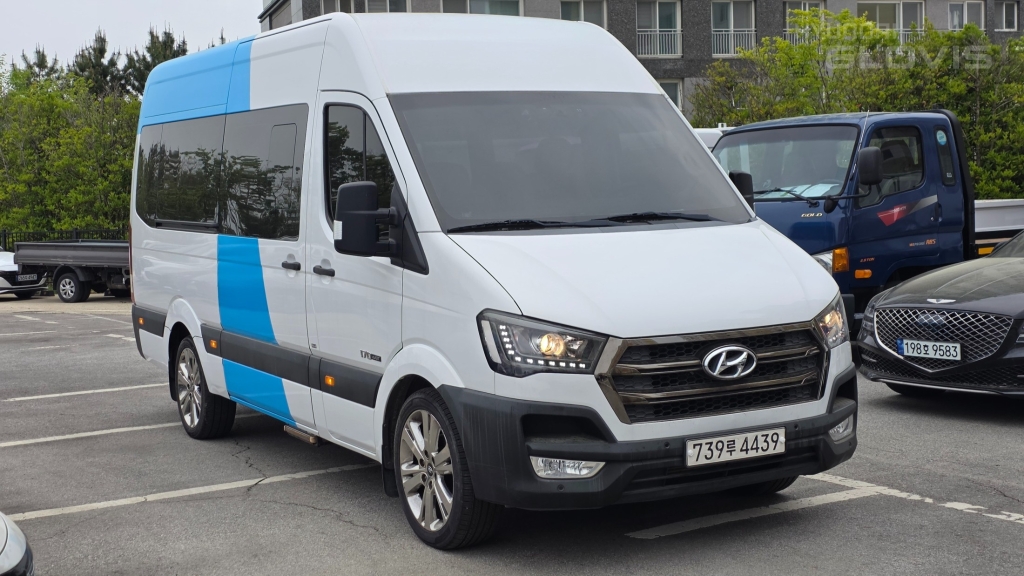 HYUNDAI Solati 15-Seater