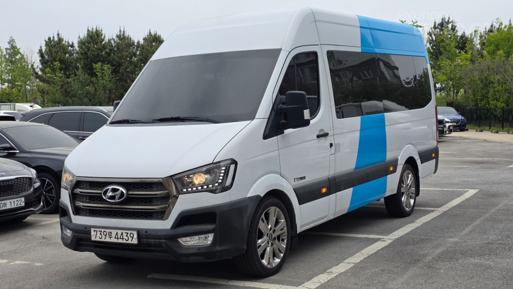 HYUNDAI Solati 15-Seater