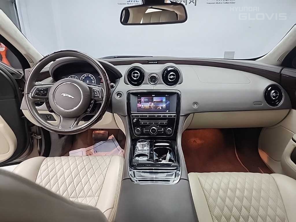 JAGUAR XJ (8th Generation) 3.0 SC LWB AWD