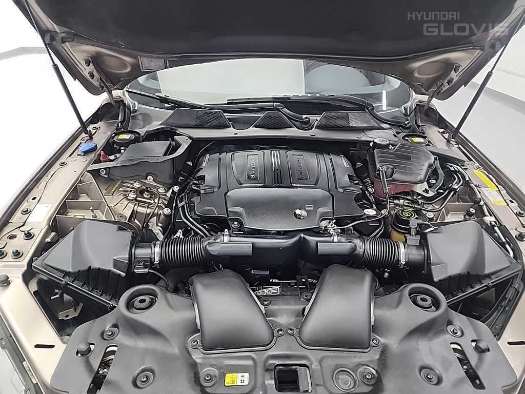 JAGUAR XJ (8th Generation) 3.0 SC LWB AWD