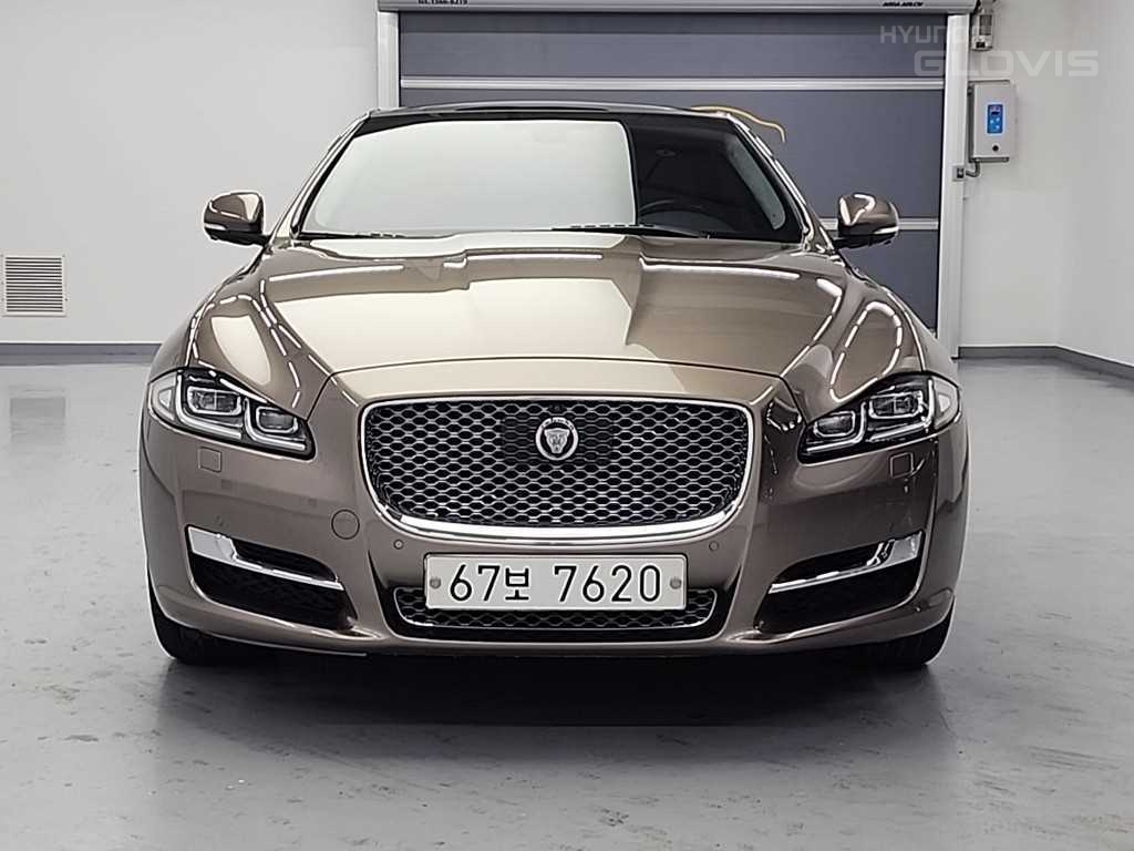 JAGUAR XJ (8th Generation) 3.0 SC LWB AWD