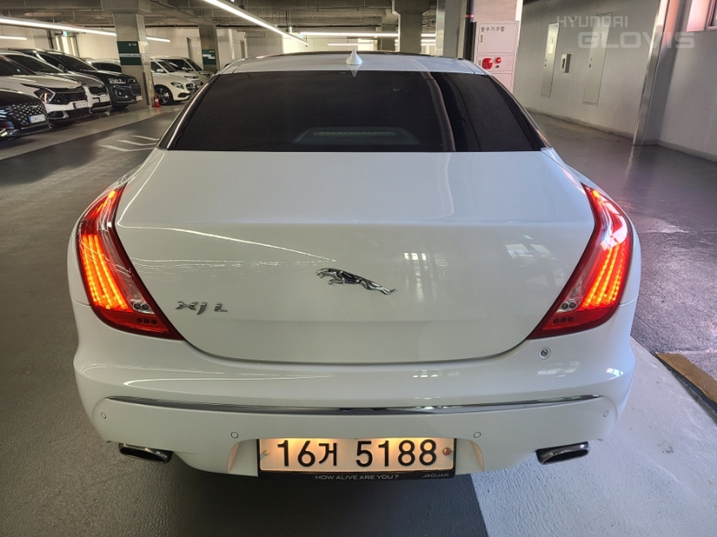 JAGUAR XJ (8th Generation) 3.0D LWB