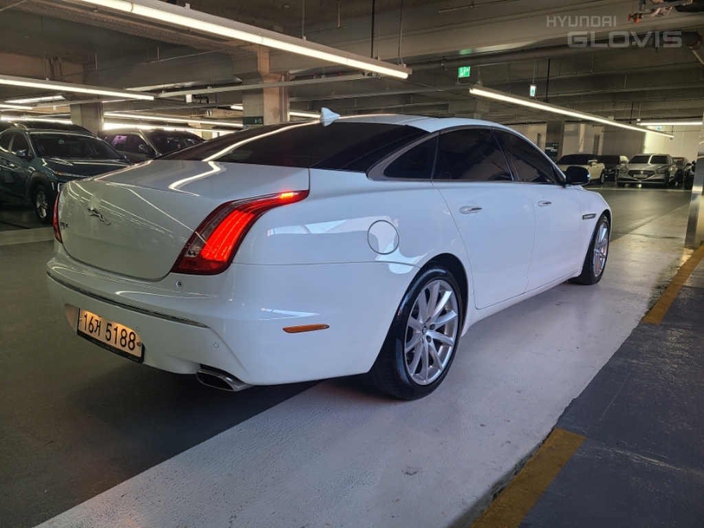 JAGUAR XJ (8th Generation) 3.0D LWB