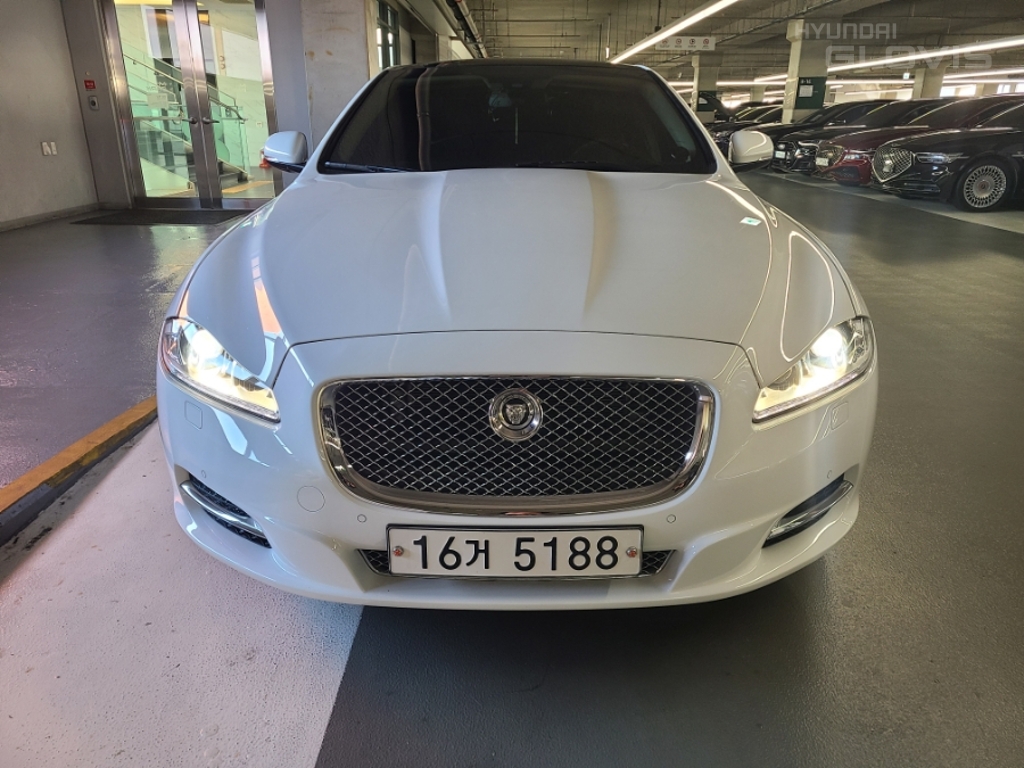 JAGUAR XJ (8th Generation) 3.0D LWB