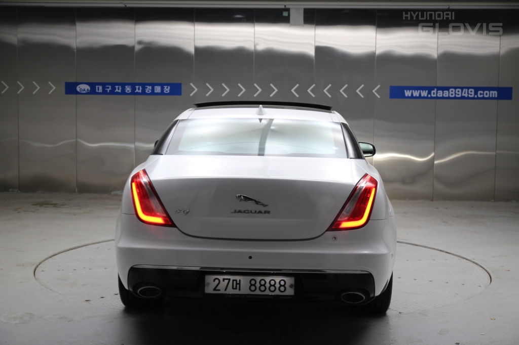 JAGUAR XJ (8th Generation) 2.0 SWB