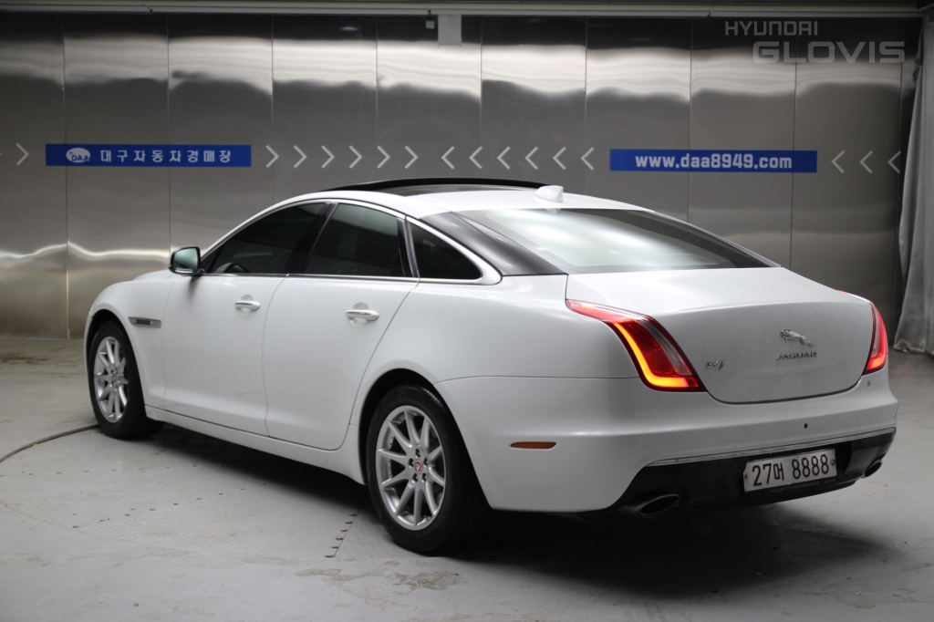 JAGUAR XJ (8th Generation) 2.0 SWB